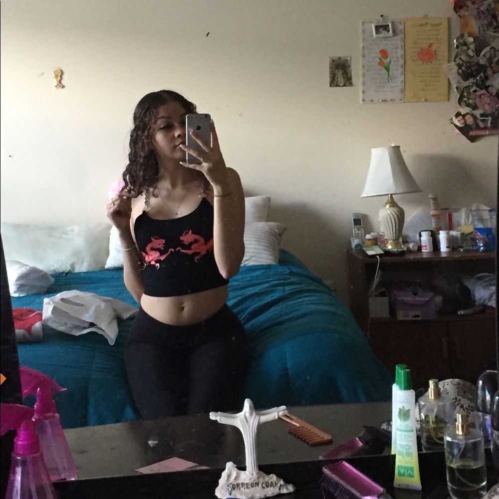 Fits as a medium,looks great with jeans leggings - Picture 2 of 3